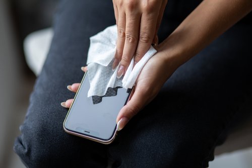 Limpieza de pantalla de celular