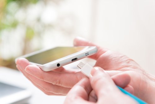 Como limpiar el centro de carga de mi celular