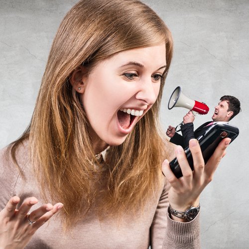 ¿Porqué no se escucha mi celular?